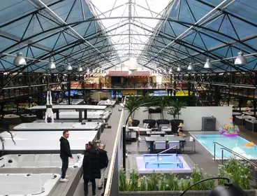 Fonteyn Spas: ’s Werelds Grootste Showroom (35.000 m²) vol Luxe Inspiratie